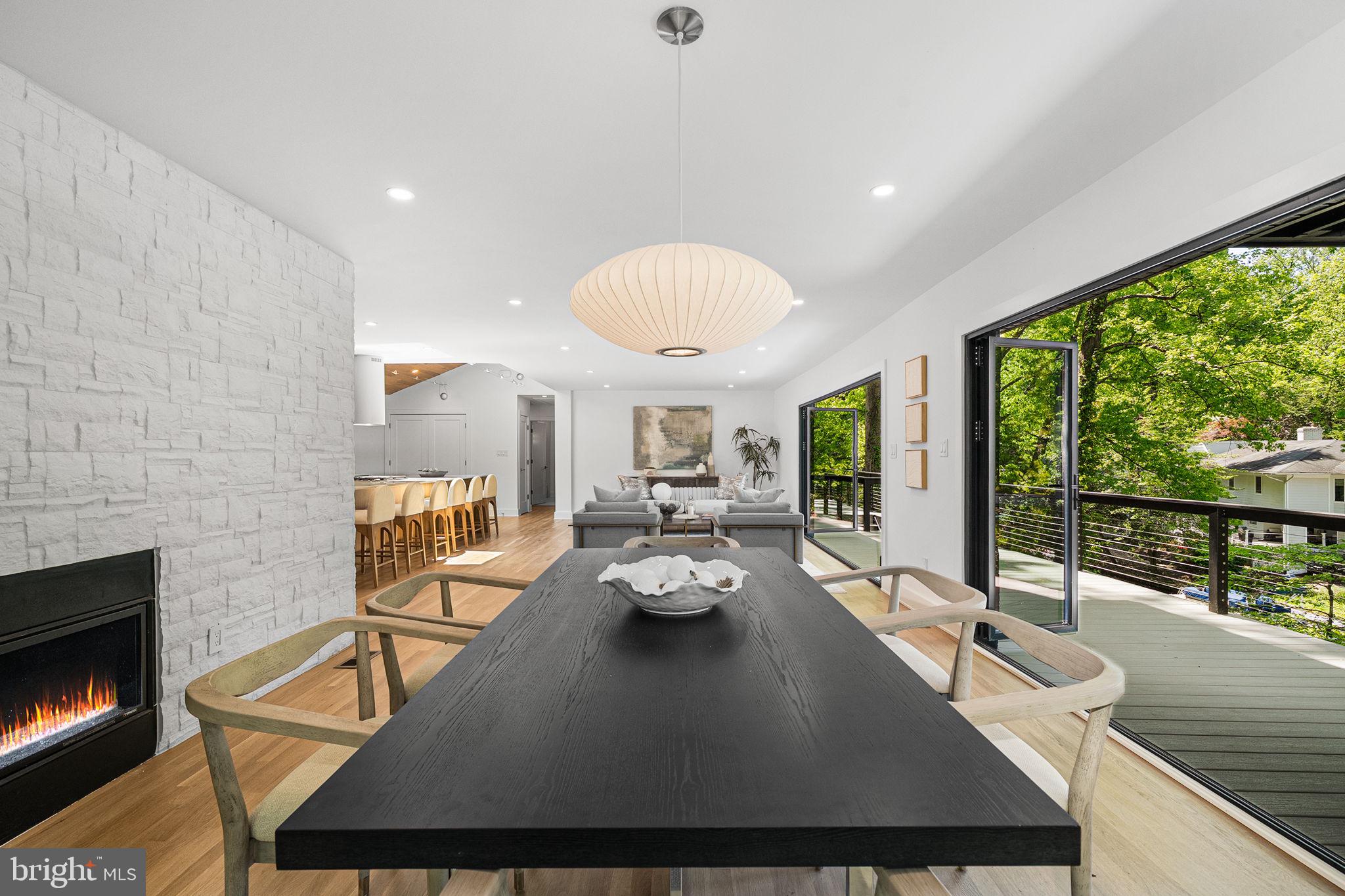 LAKE BARCROFT - Residential