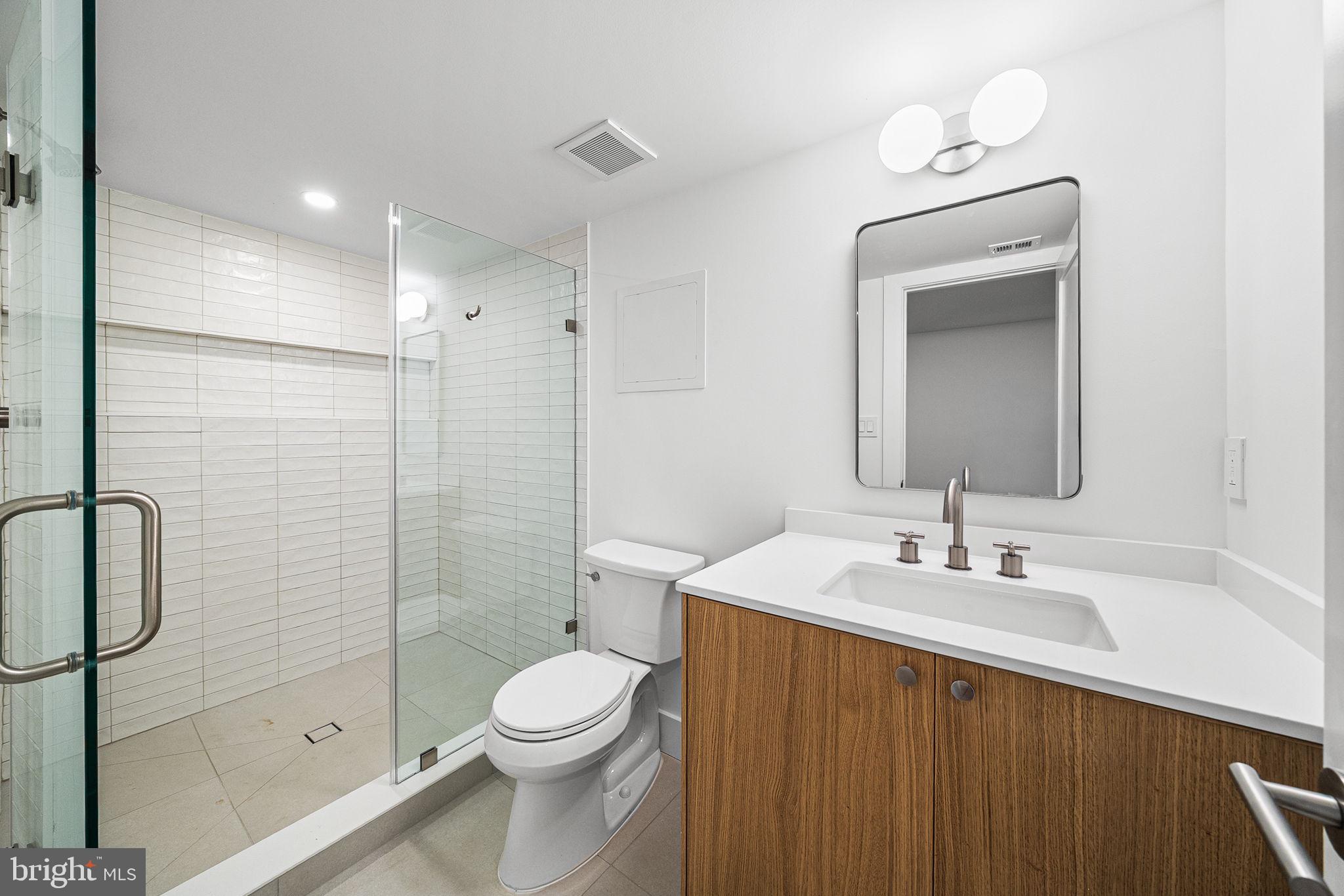 LAKE BARCROFT - Residential