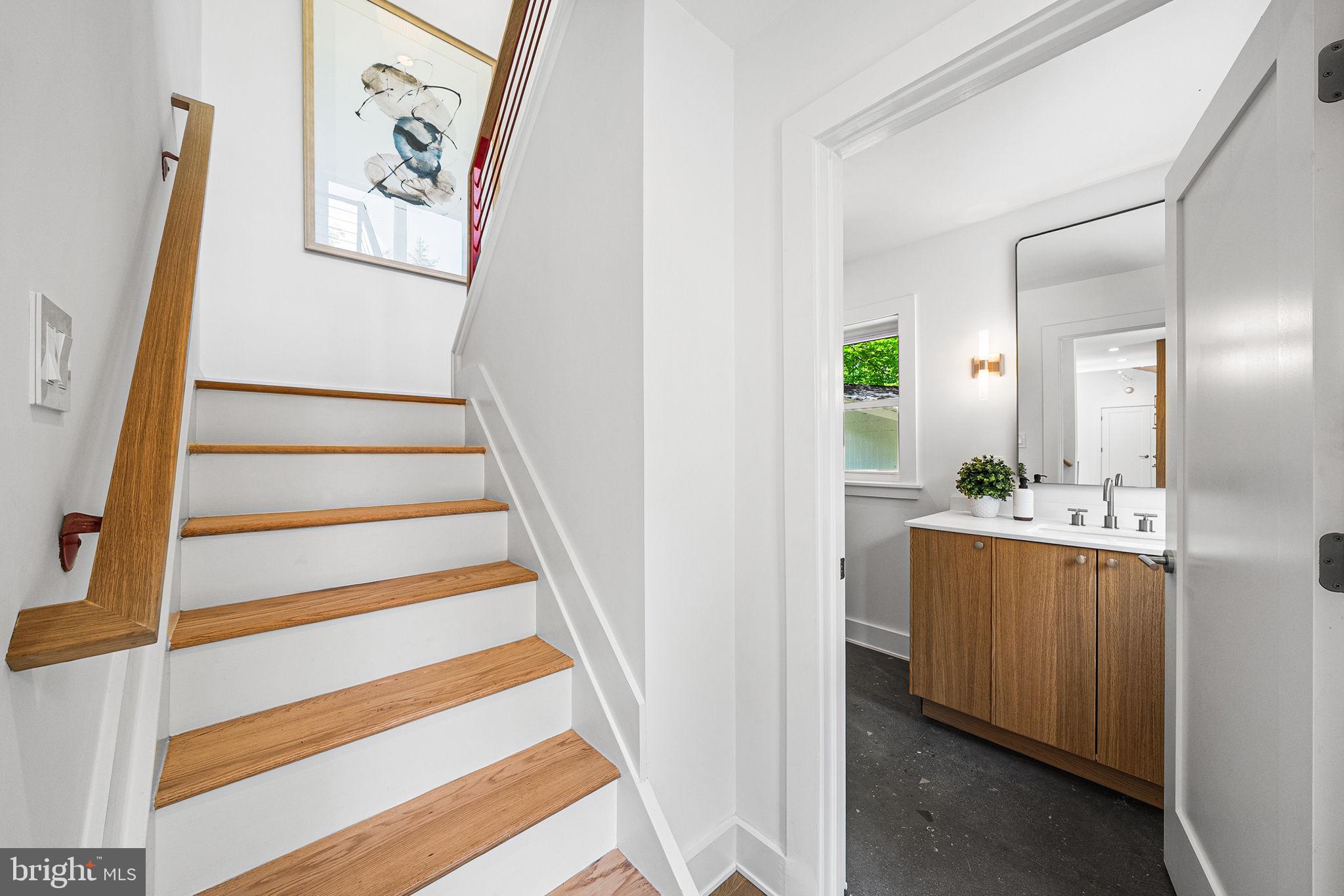 LAKE BARCROFT - Residential