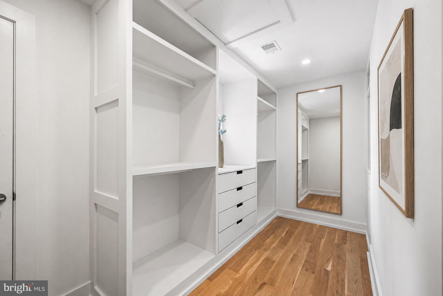 LAKE BARCROFT - Residential