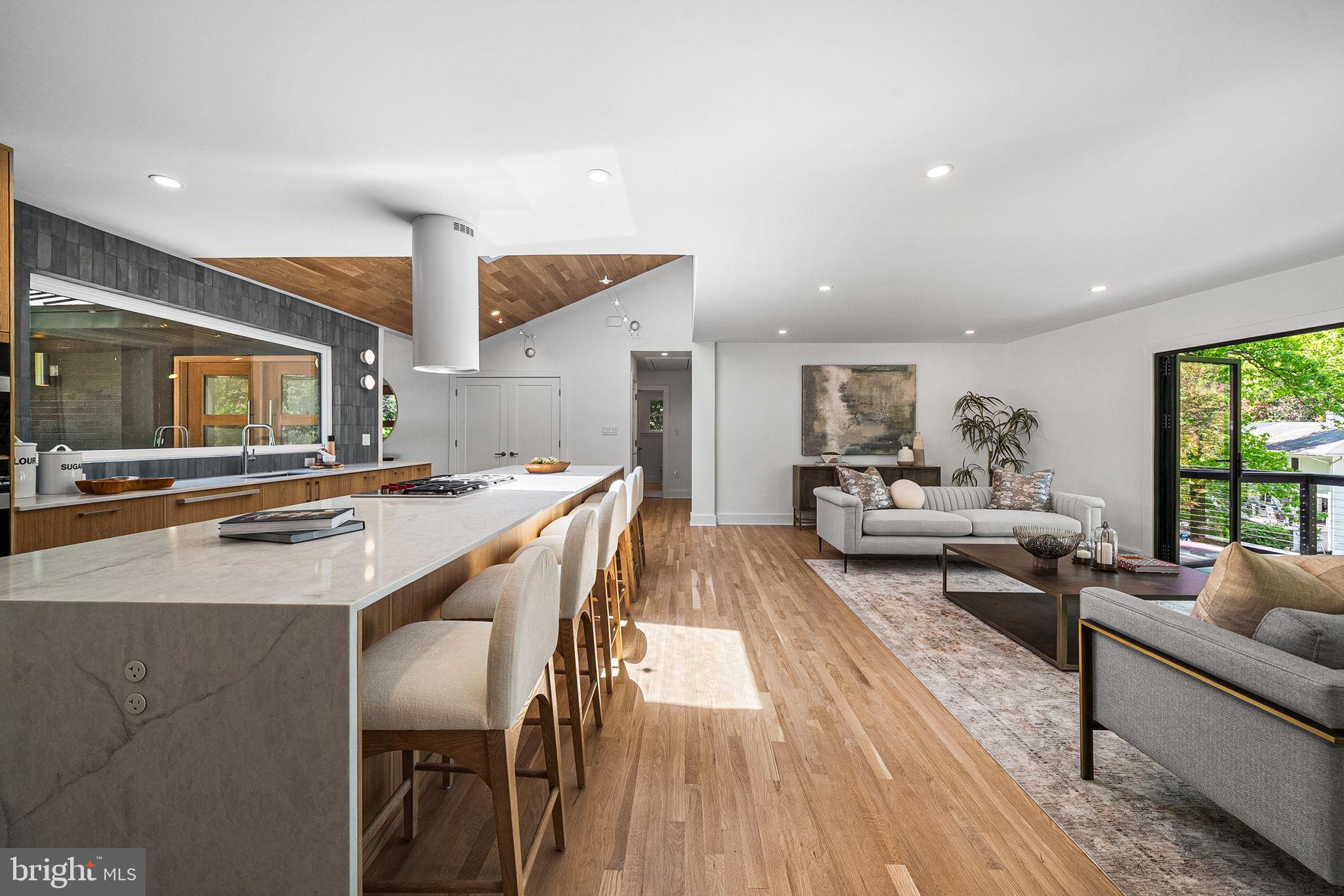 LAKE BARCROFT - Residential