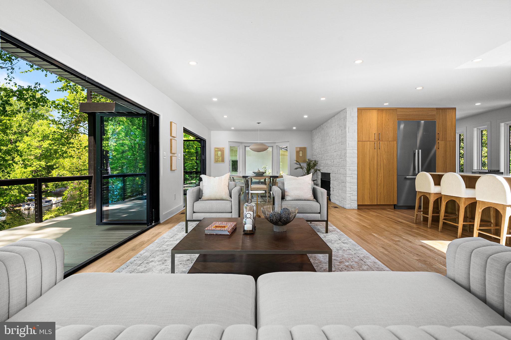 LAKE BARCROFT - Residential