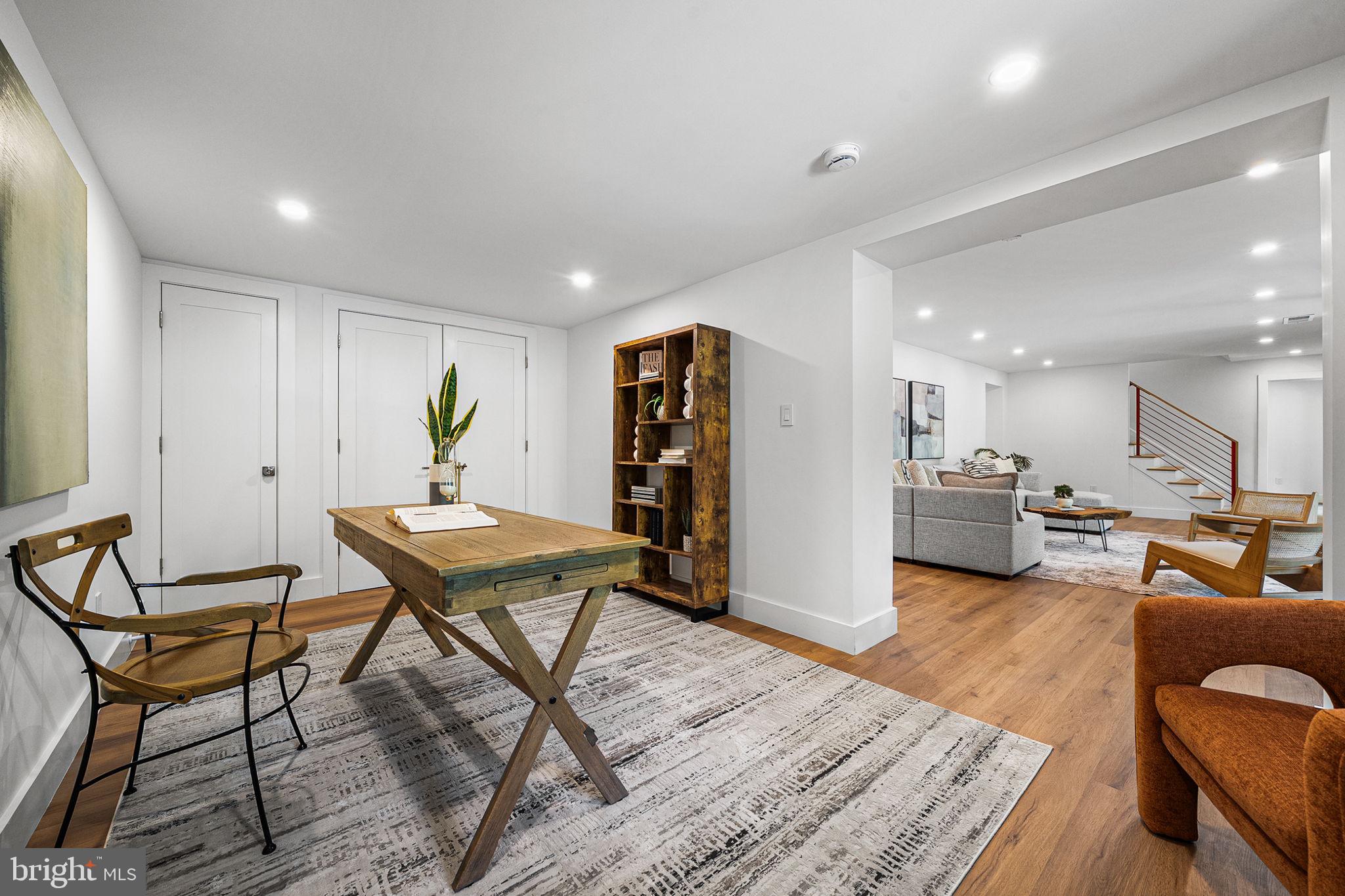 LAKE BARCROFT - Residential