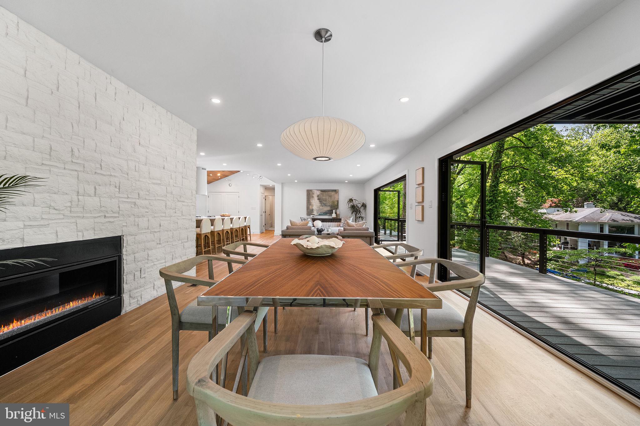 LAKE BARCROFT - Residential