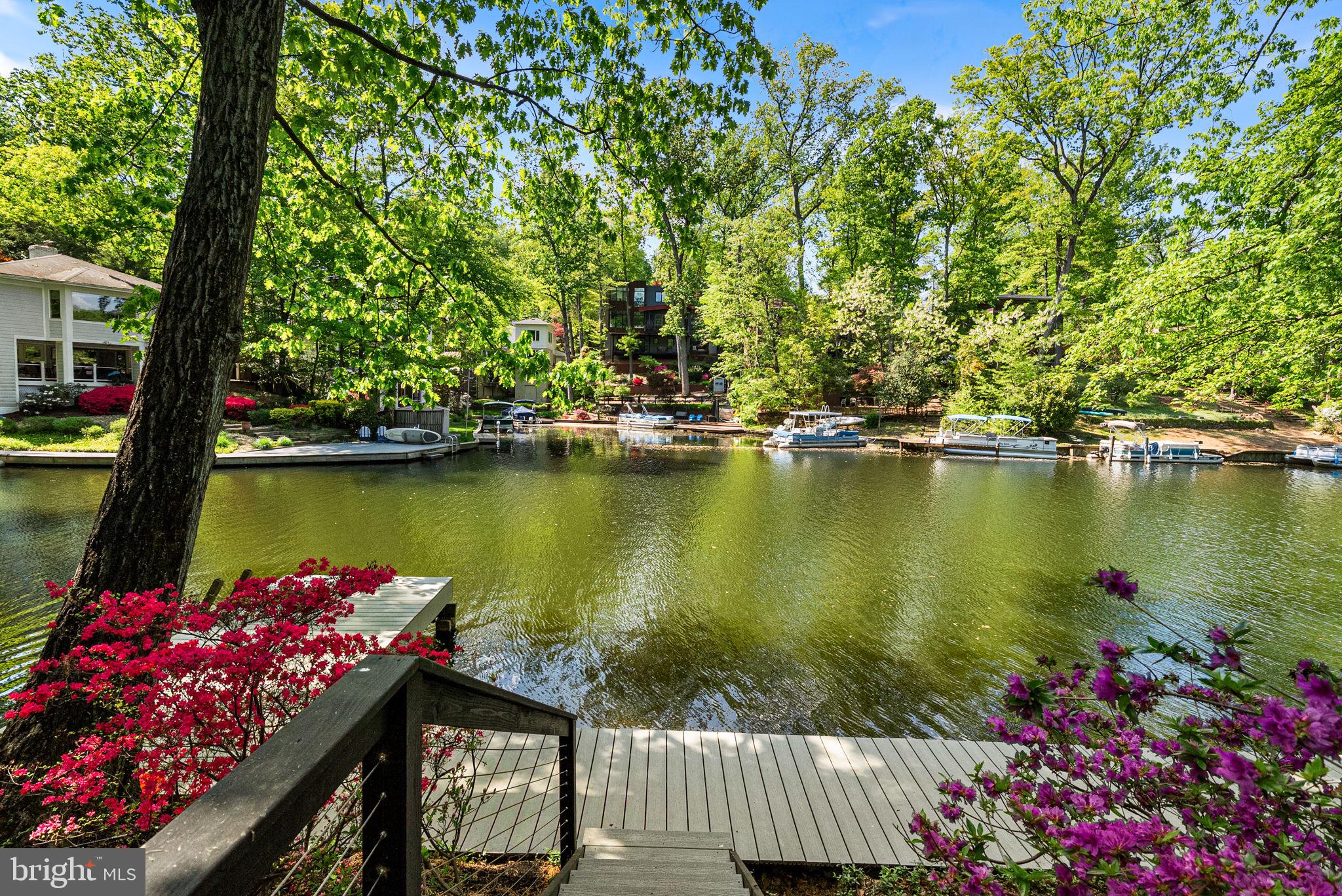 LAKE BARCROFT - Residential