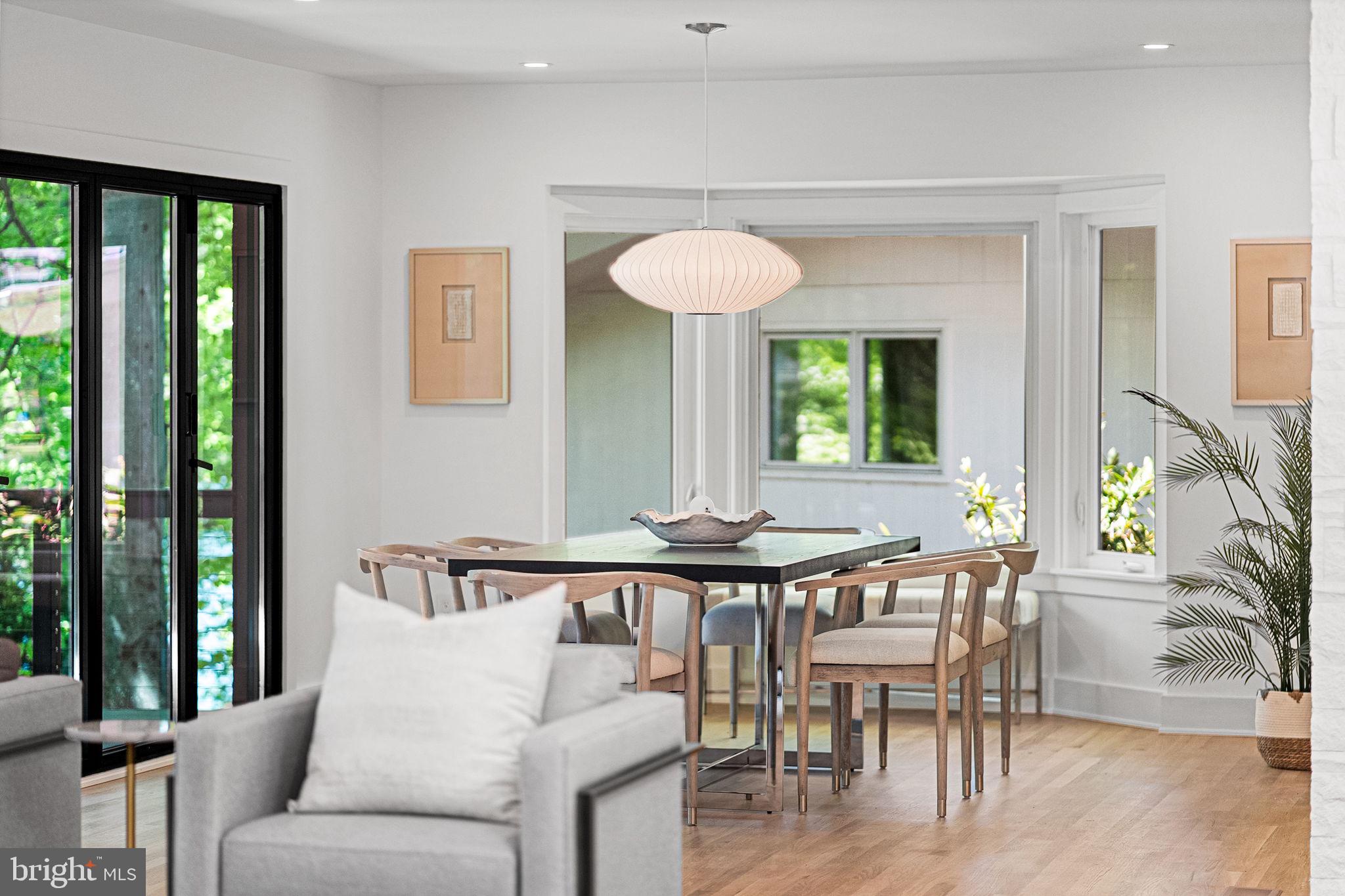 LAKE BARCROFT - Residential