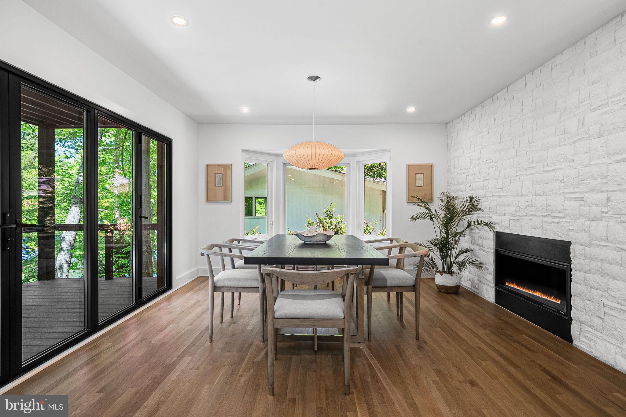 LAKE BARCROFT - Residential