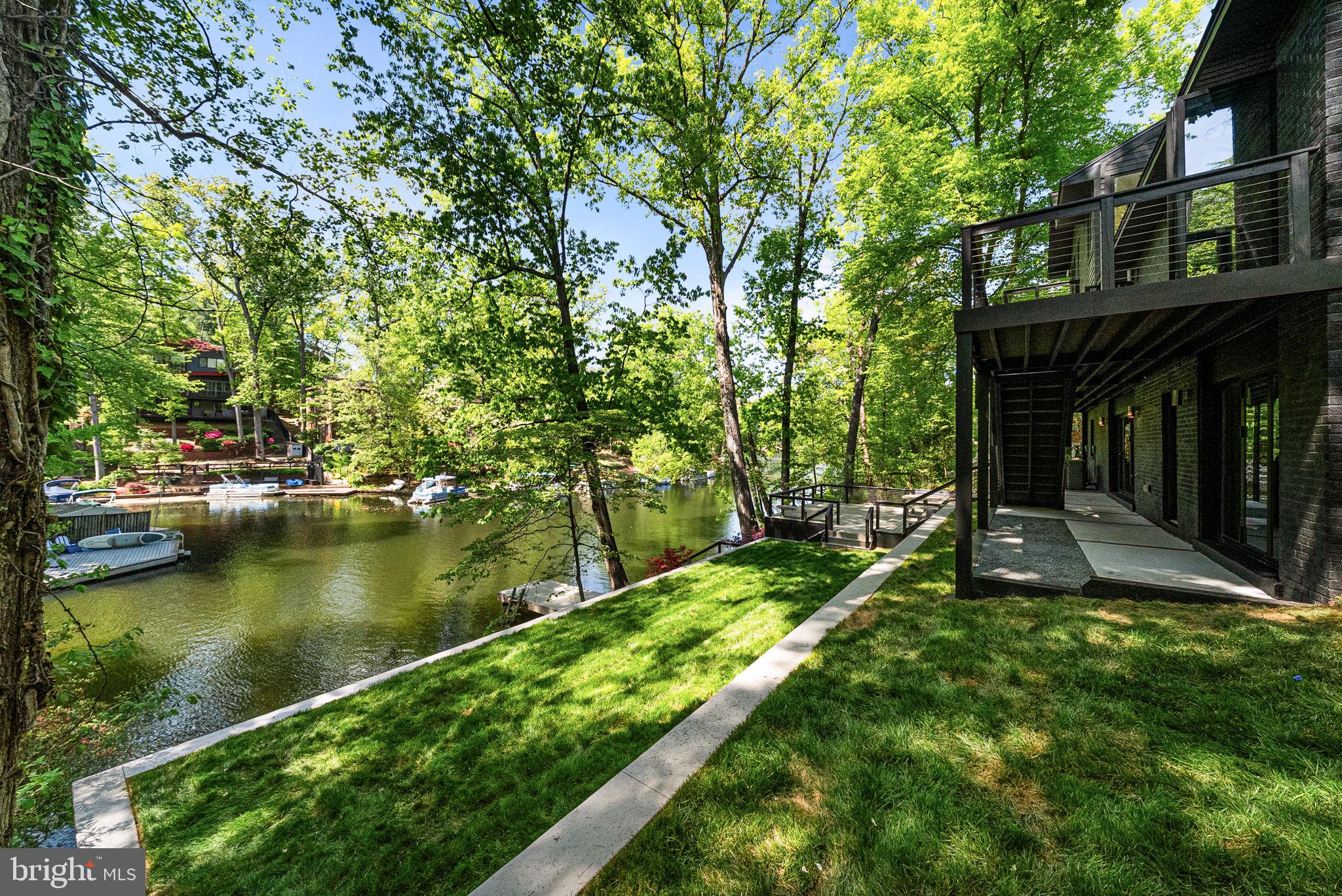 LAKE BARCROFT - Residential