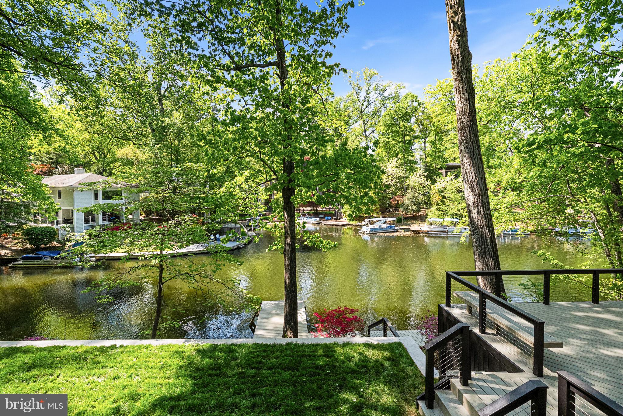 LAKE BARCROFT - Residential