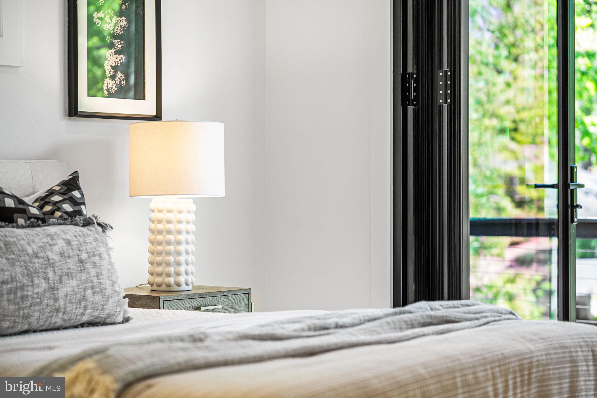 LAKE BARCROFT - Residential