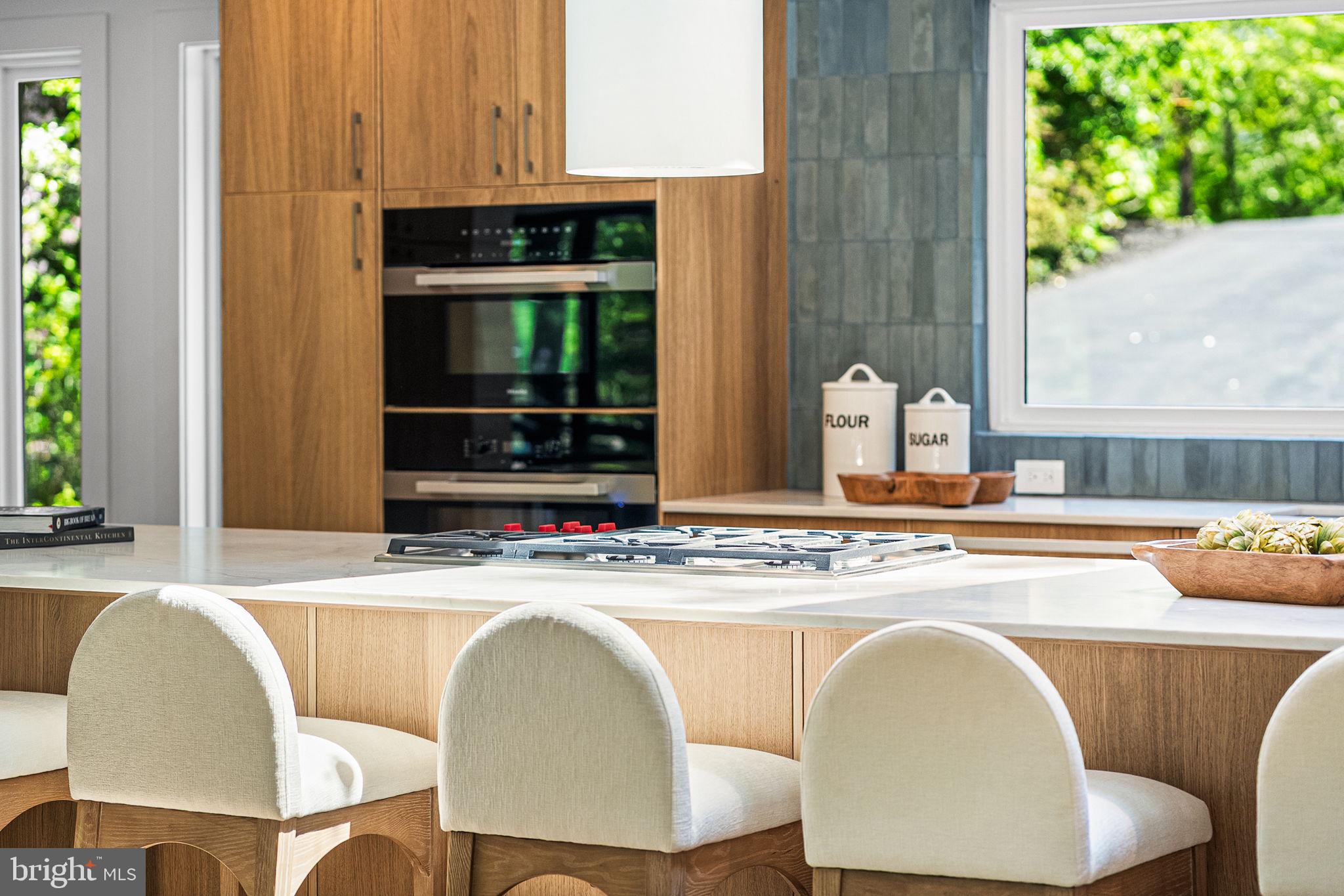 LAKE BARCROFT - Residential