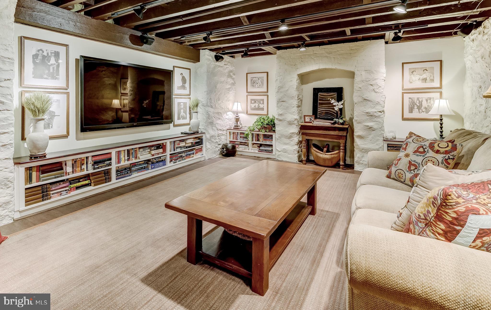 ROLAND PARK - Residential