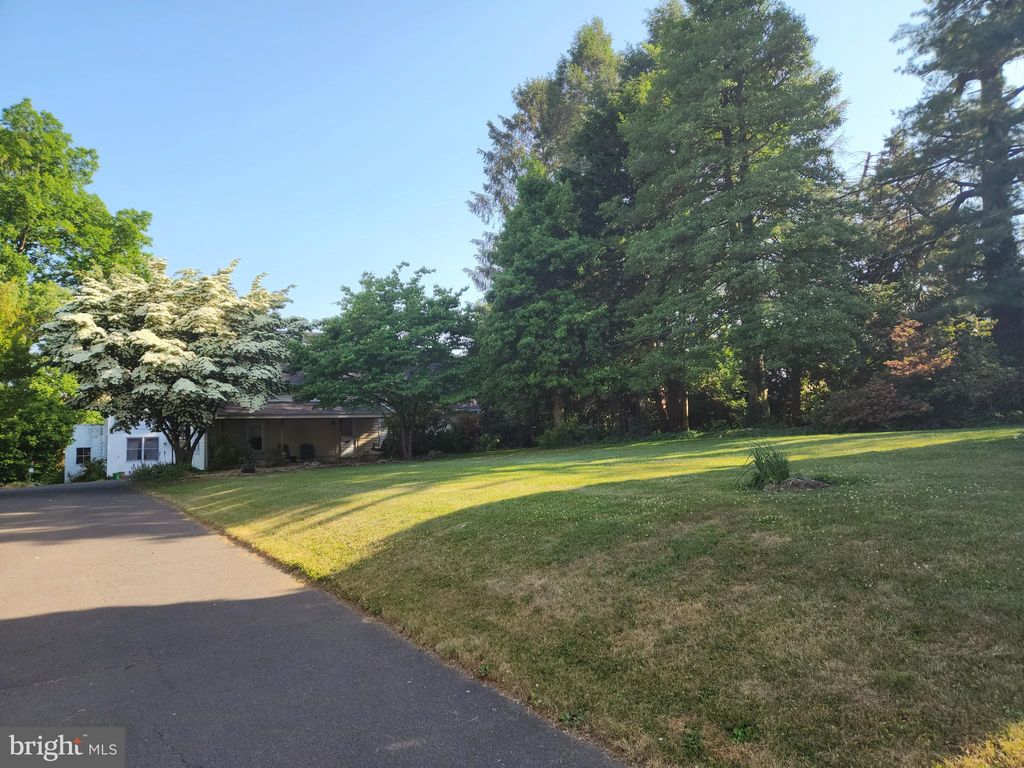 Photo of 13 W KENDIG RD, WILLOW STREET, PA 17584 (MLS # PALA2035938)