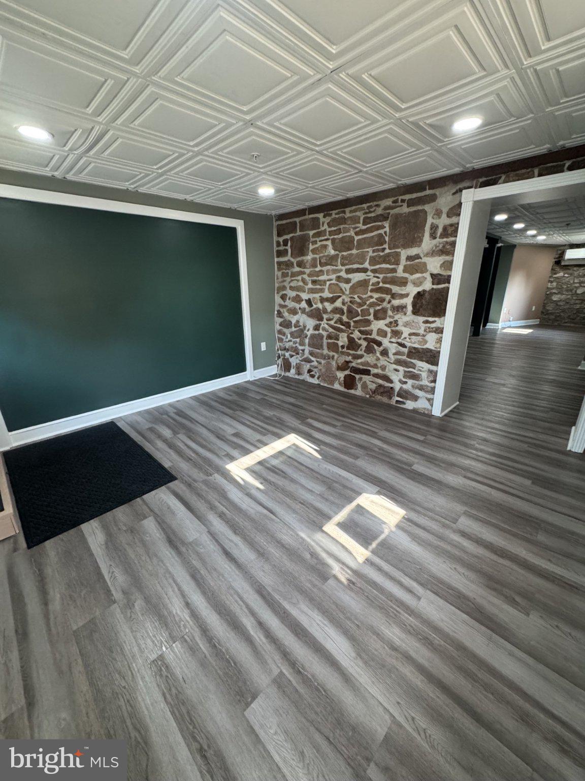40 W COURT STREET W