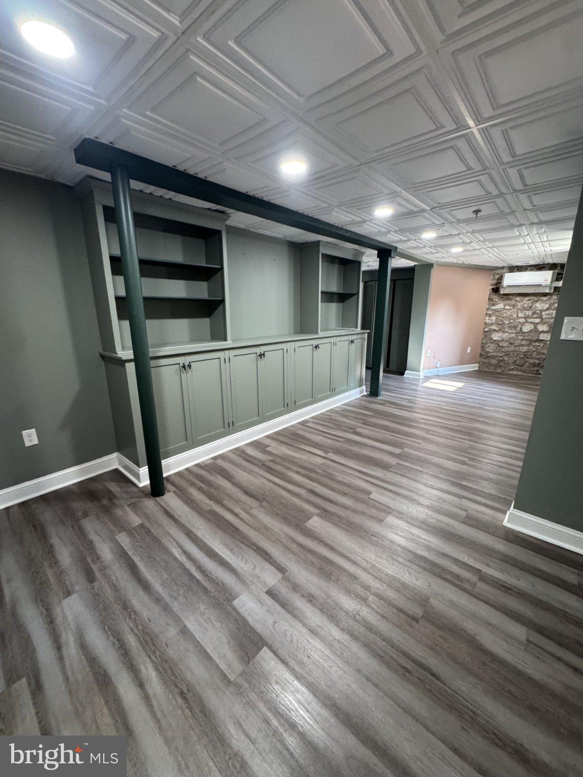 40 W COURT STREET W