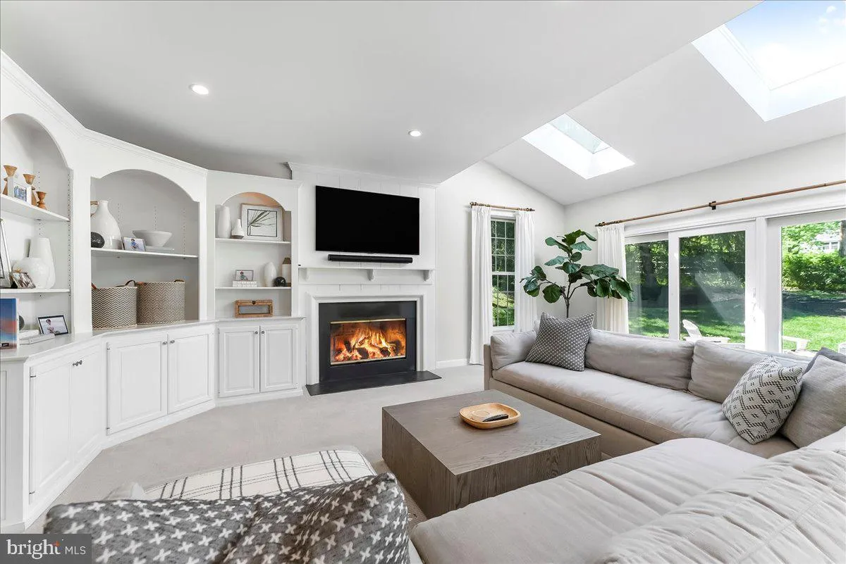 Wayne, Pennsylvania 19087, United States, 4 Bedrooms Bedrooms, ,3 BathroomsBathrooms,Residential,Contingent,128621