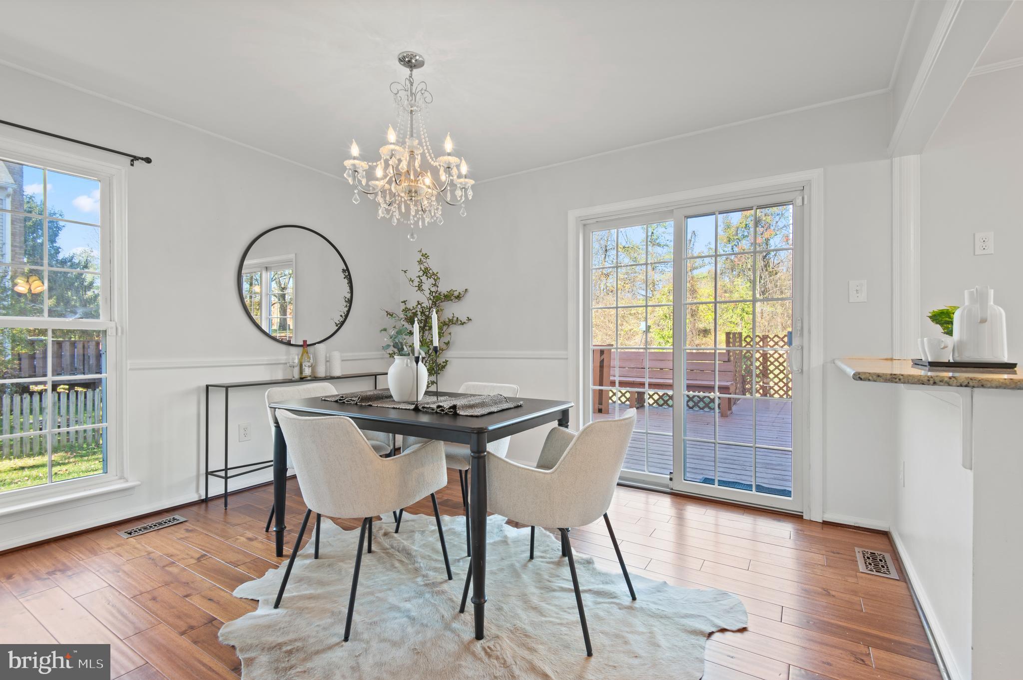 912 W SEMINARY AVENUE