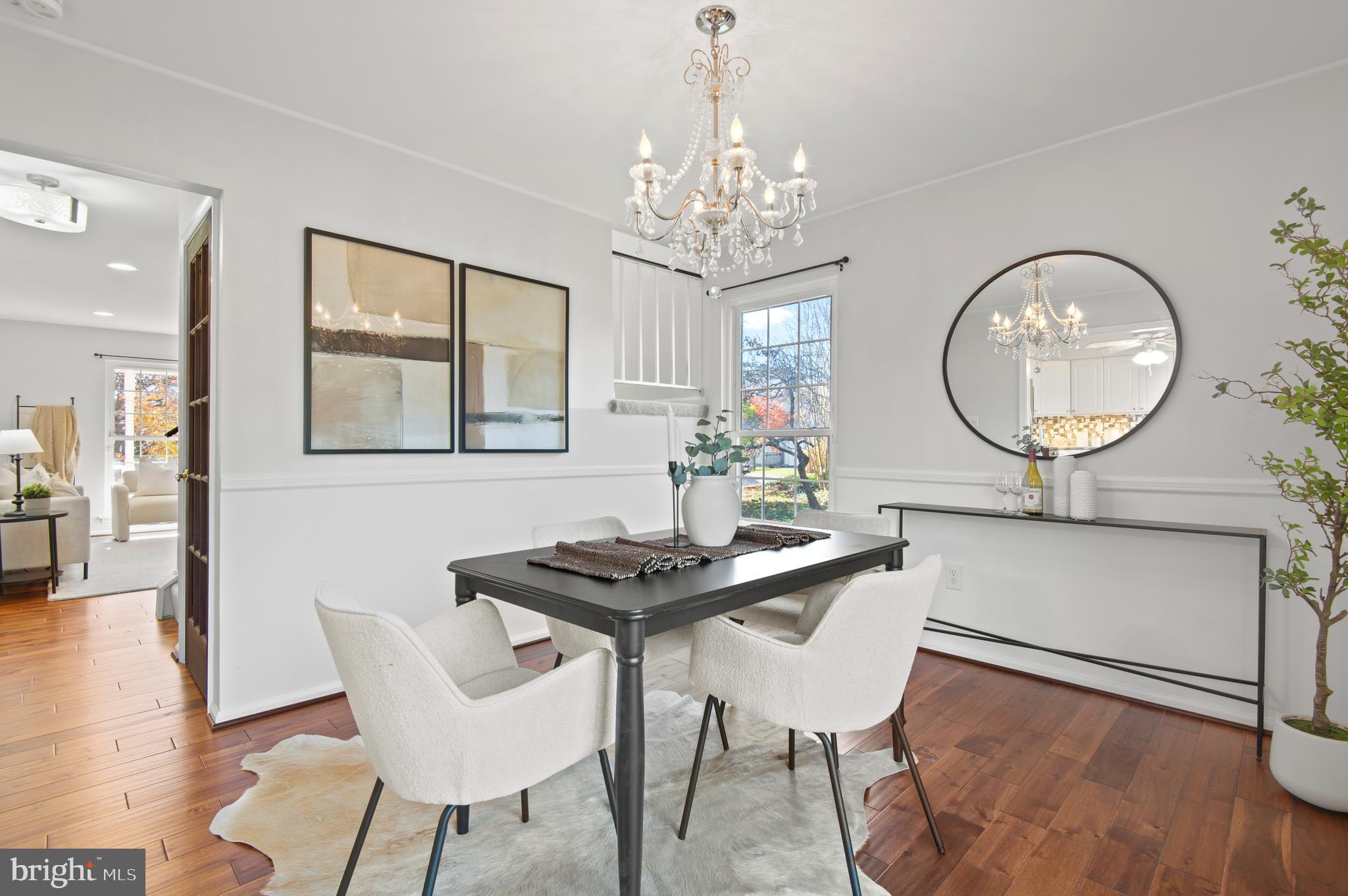 912 W SEMINARY AVENUE