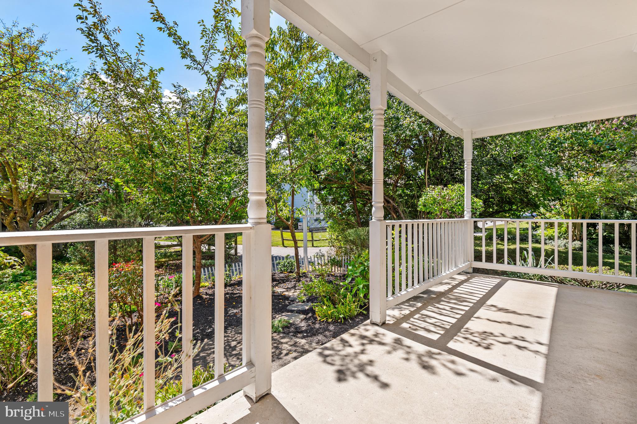 912 W SEMINARY AVENUE