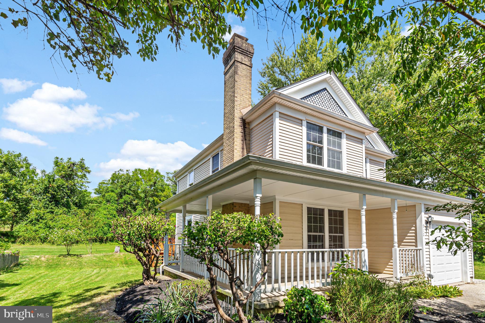 912 W SEMINARY AVENUE