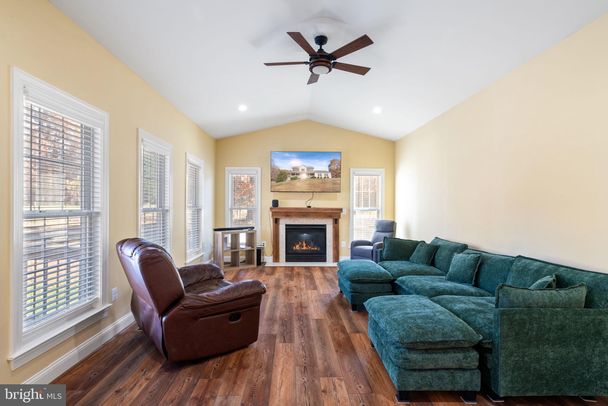 TOWLES - Residential