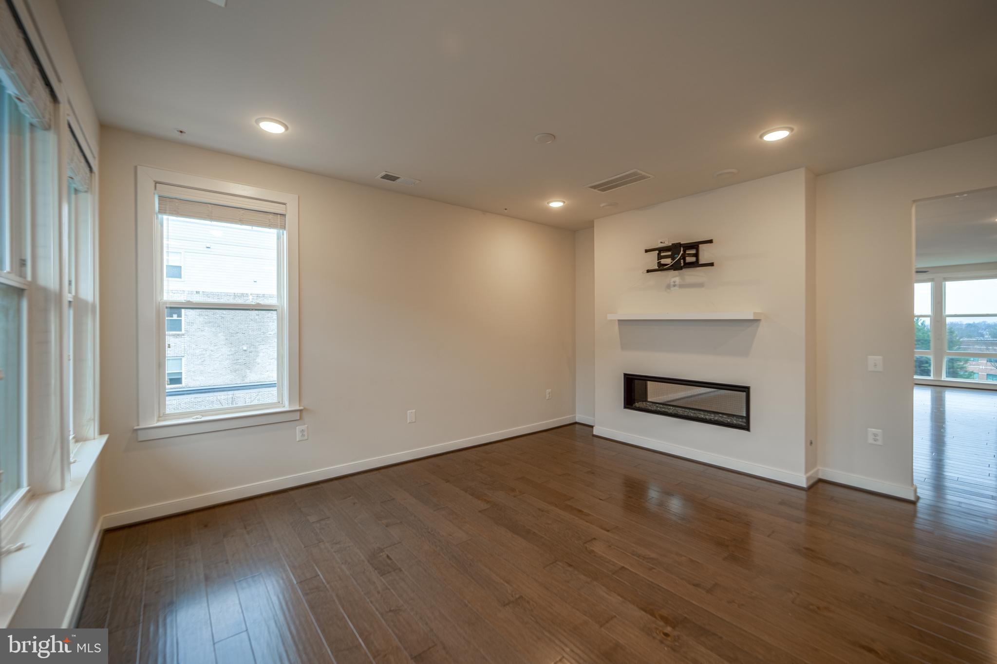 METROPARK AT ARROWBROOK - Residential Lease