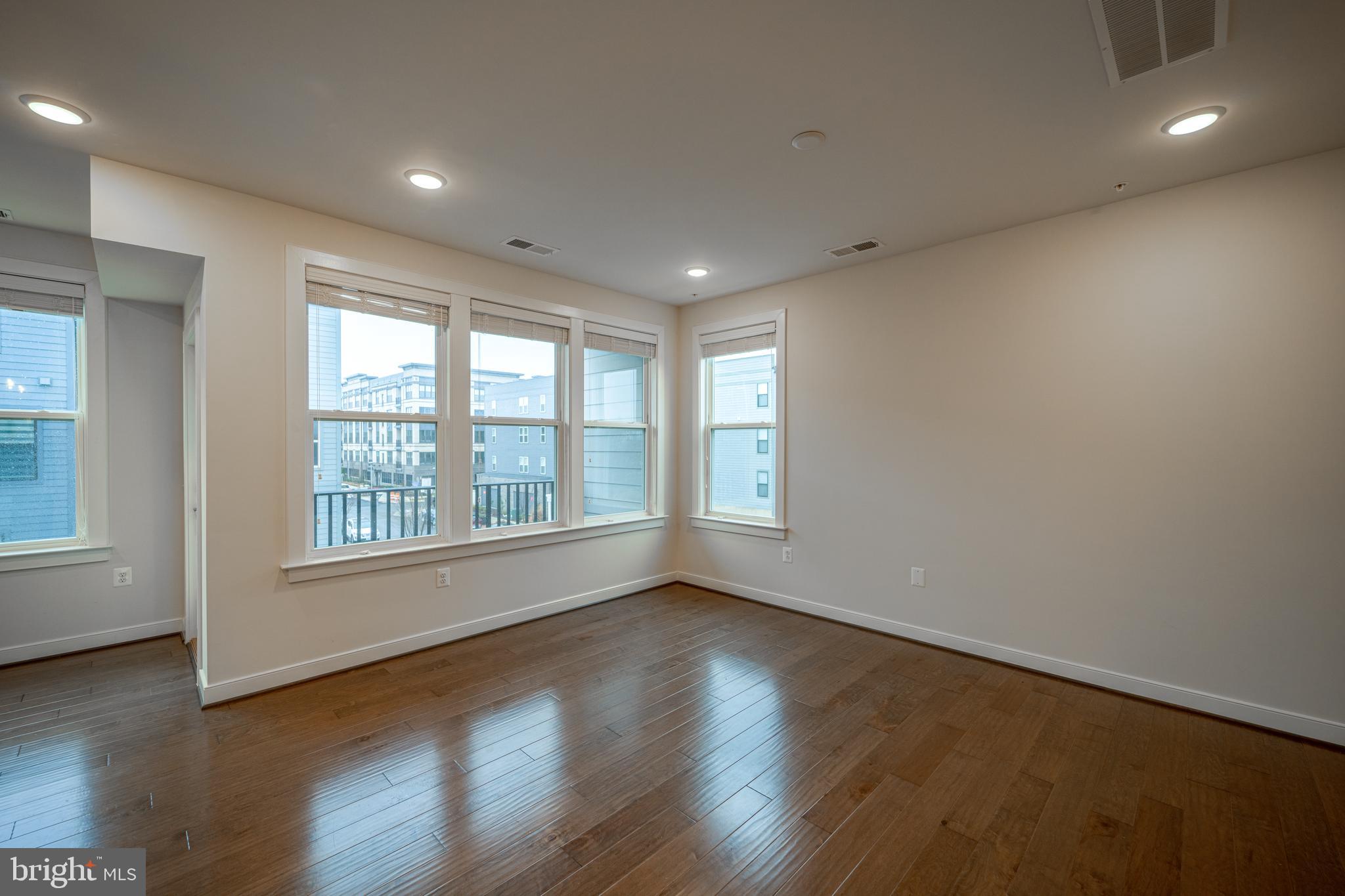 METROPARK AT ARROWBROOK - Residential Lease