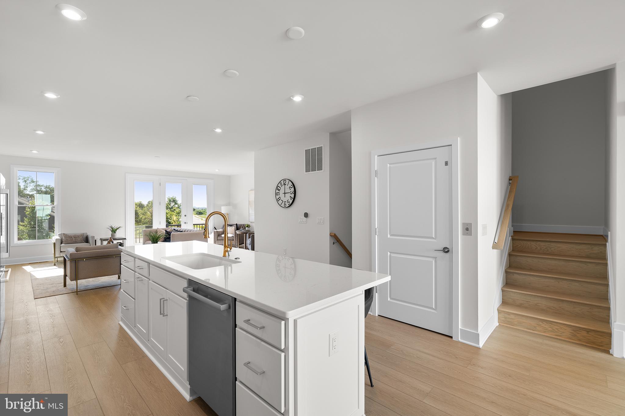 LEXINGTON 7 - Residential