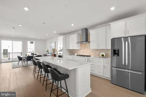 44508 Lowestoft Square, Ashburn, VA MLS: VALO2116636