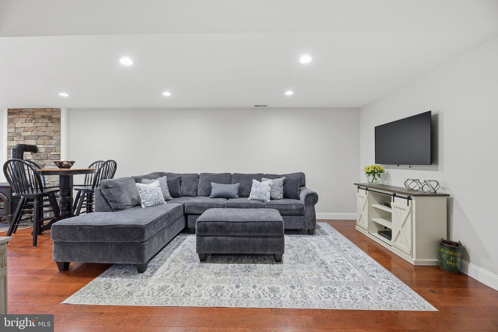 SCARBOROUGH FAIRE - Residential