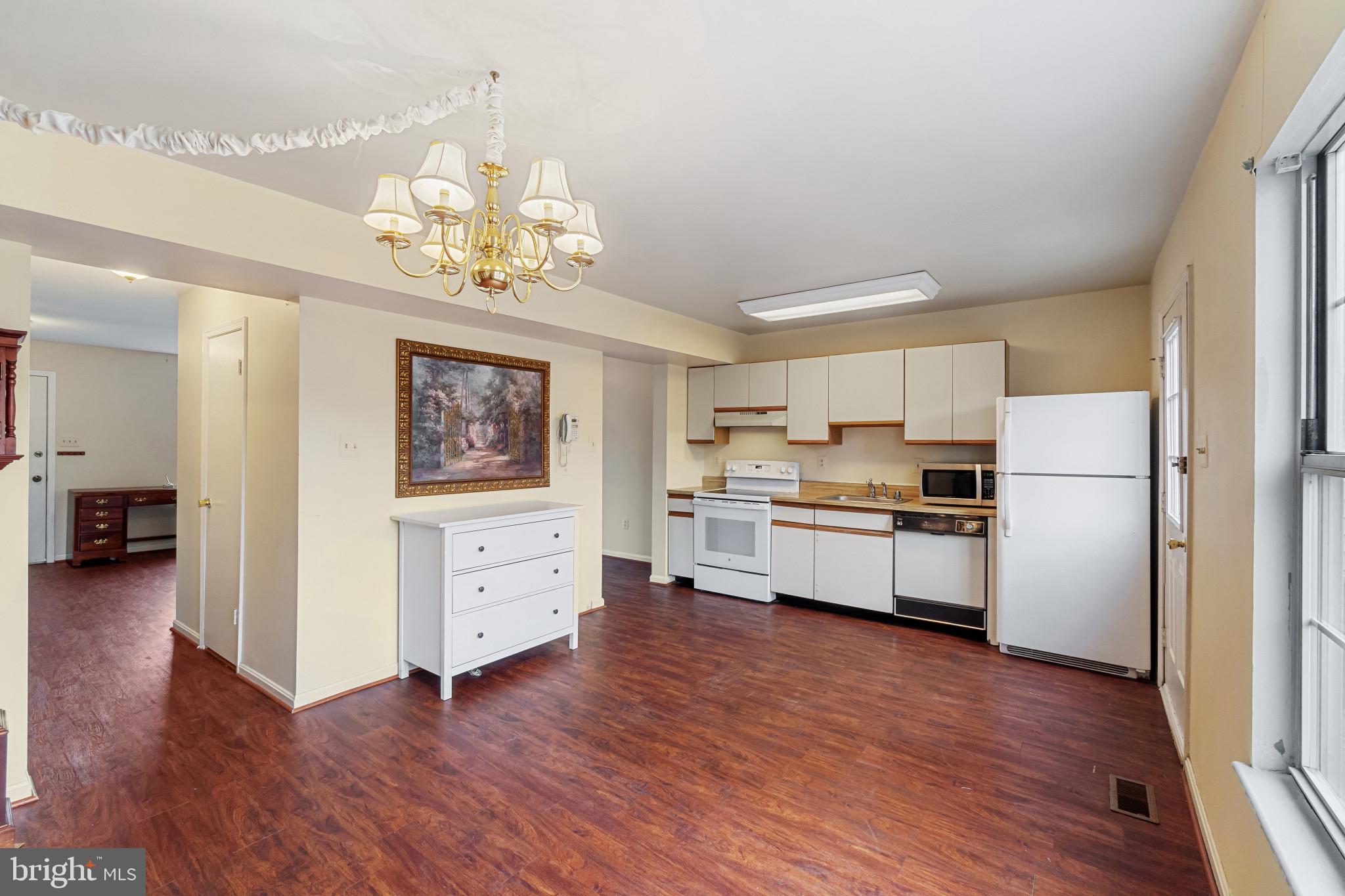 PINEDALE WOODS - Residential