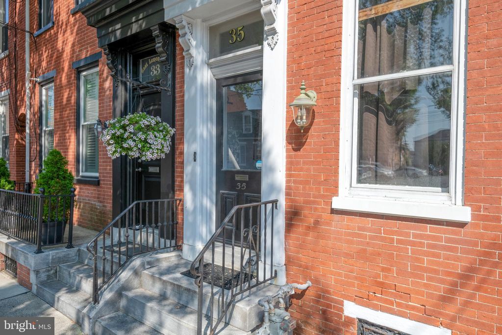 Photo of 35 E Lemon Street, LANCASTER, PA 17602 (MLS # PALA2056686)