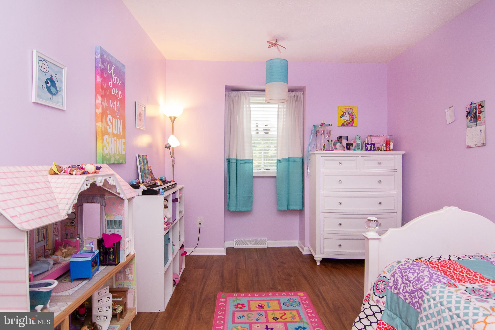 SCHOOL GARDENS - Residential