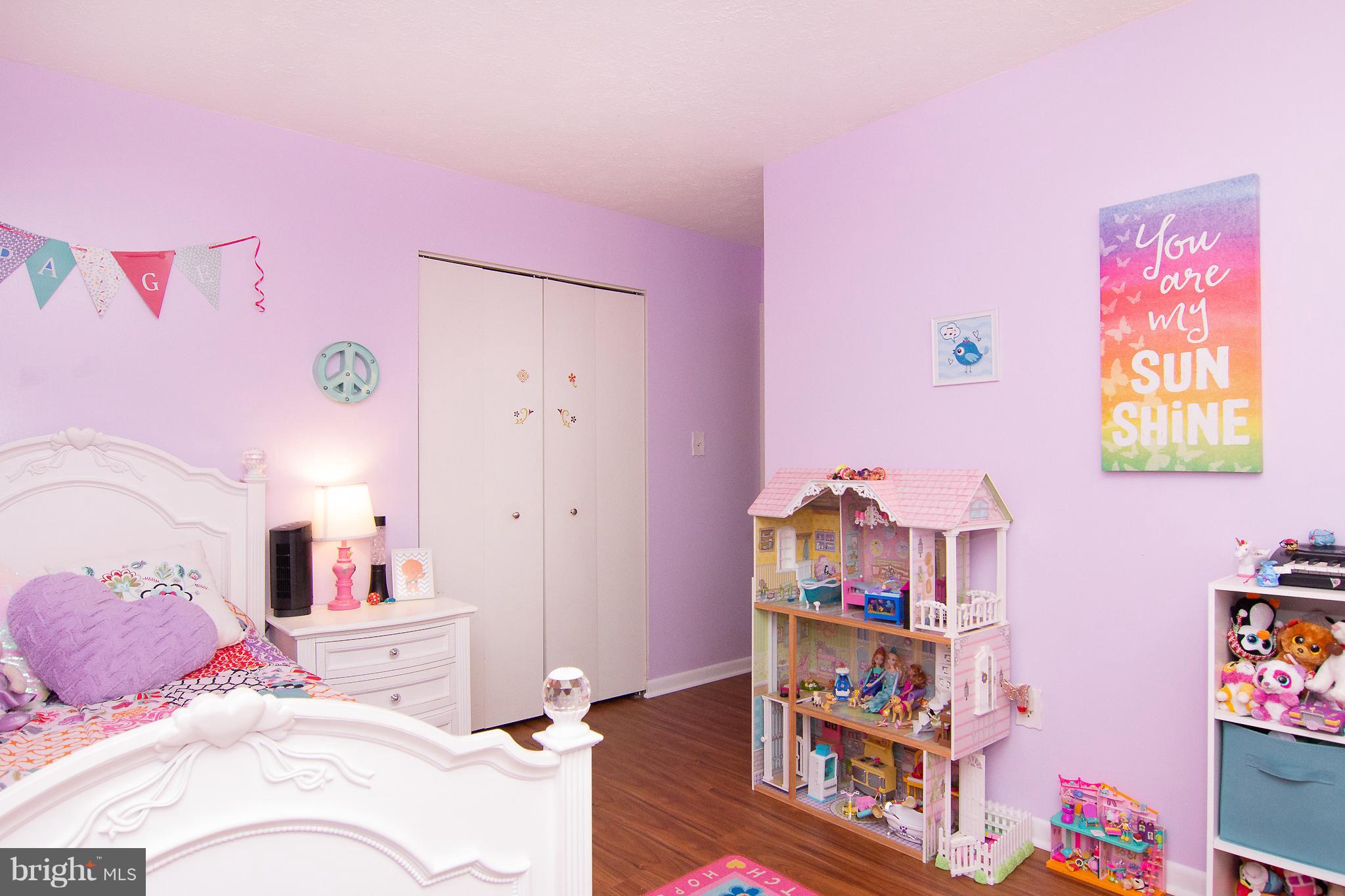 SCHOOL GARDENS - Residential