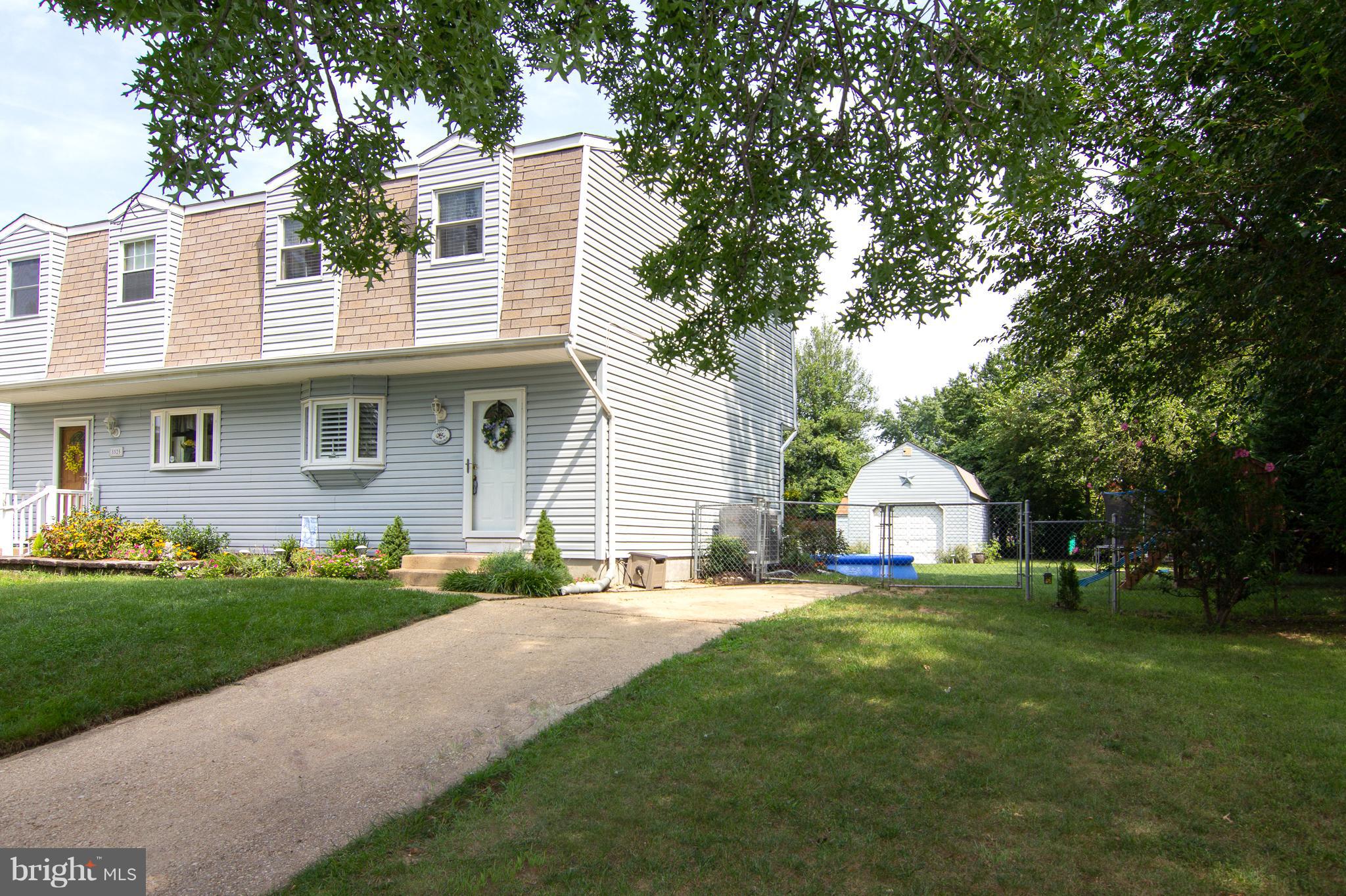 SCHOOL GARDENS - Residential