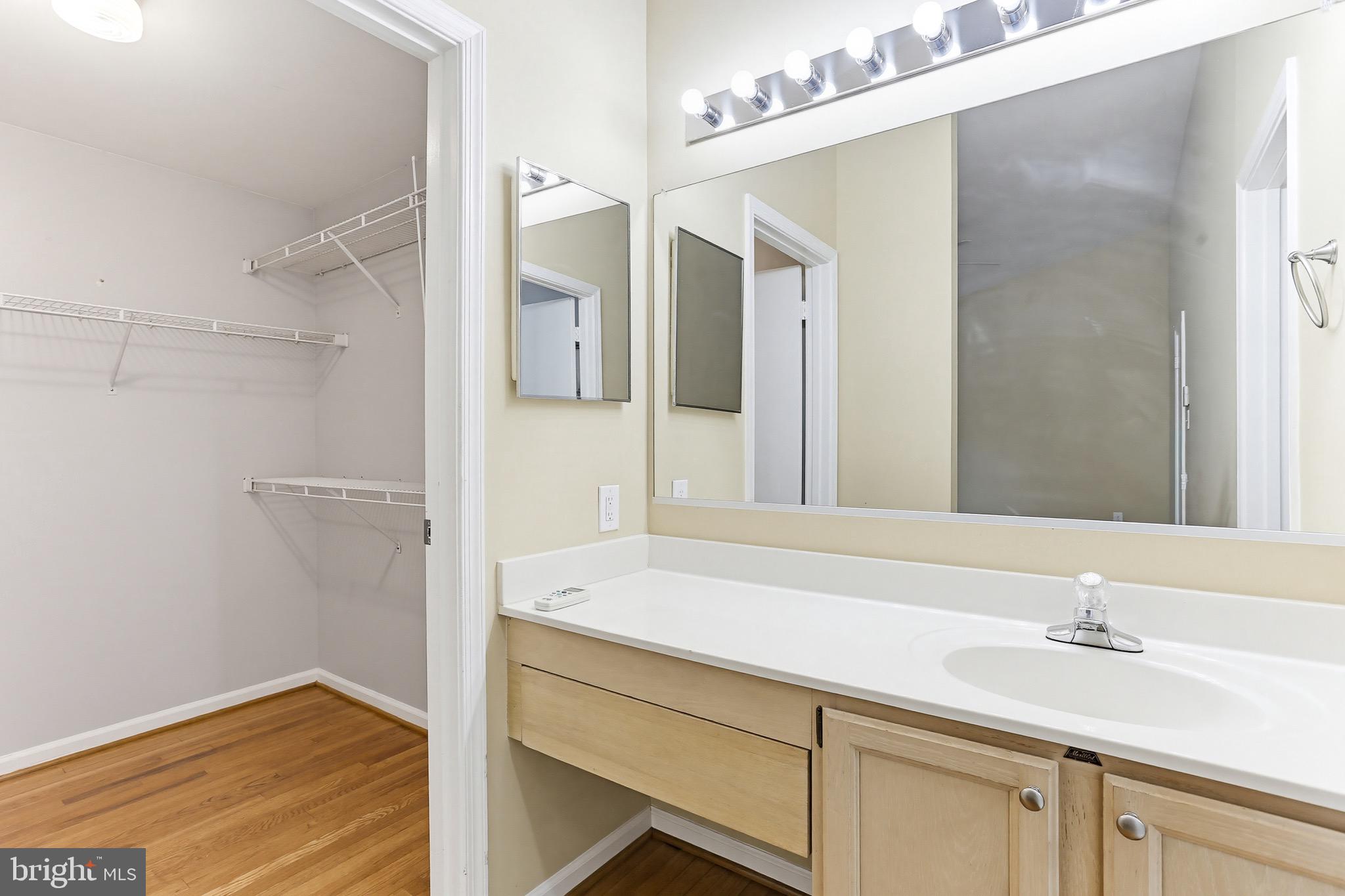 LONG REACH - Residential