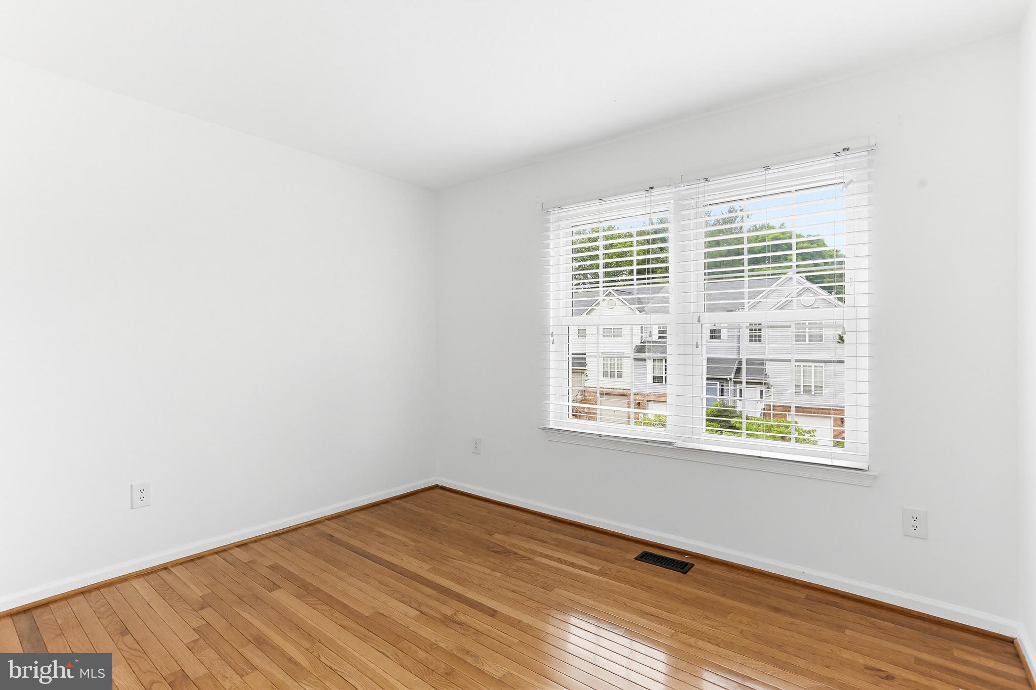LONG REACH - Residential