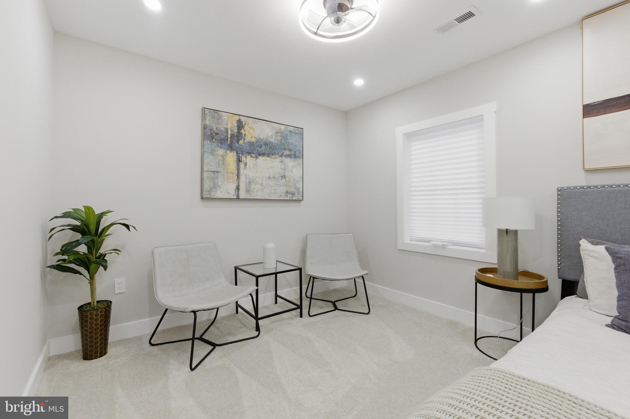 SHADY SIDE - Residential