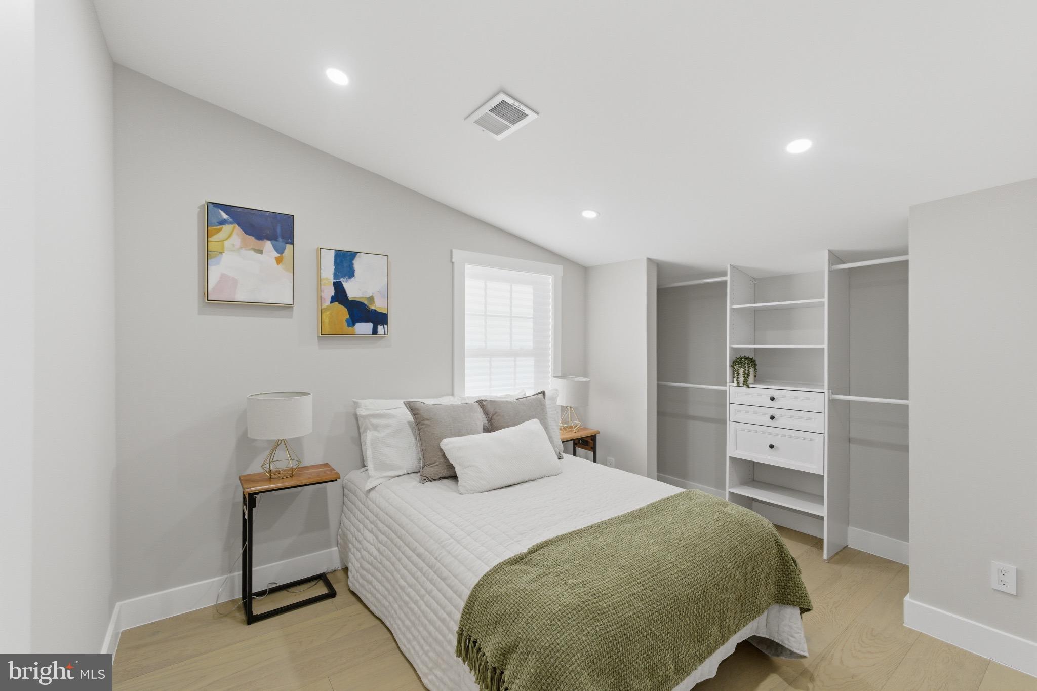 SHADY SIDE - Residential