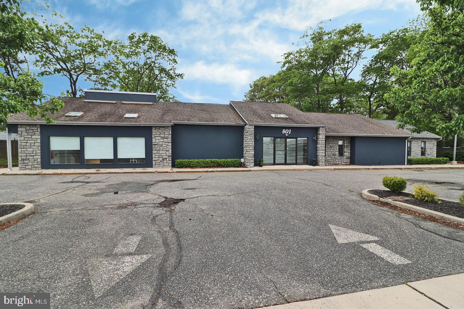 801 LACEY ROAD