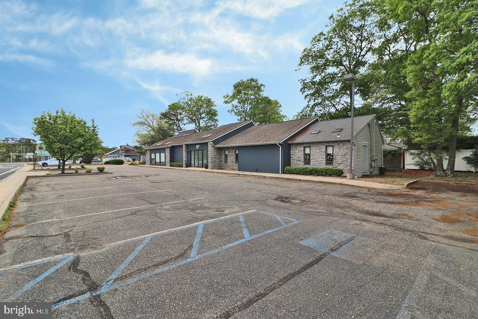 801 LACEY ROAD