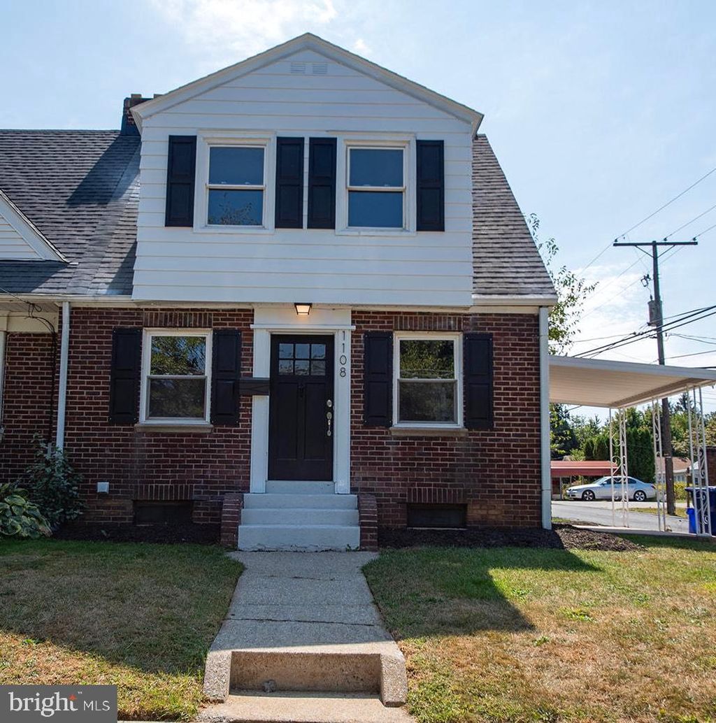 Photo of 1108 E Jackson Street, YORK, PA 17403 (MLS # PAYK2089872)