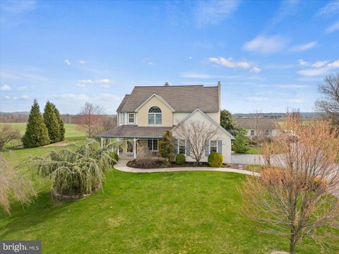 Photo of 5813 Kingsfield Drive, Narvon, PA 17555 (MLS # PALA2048516)