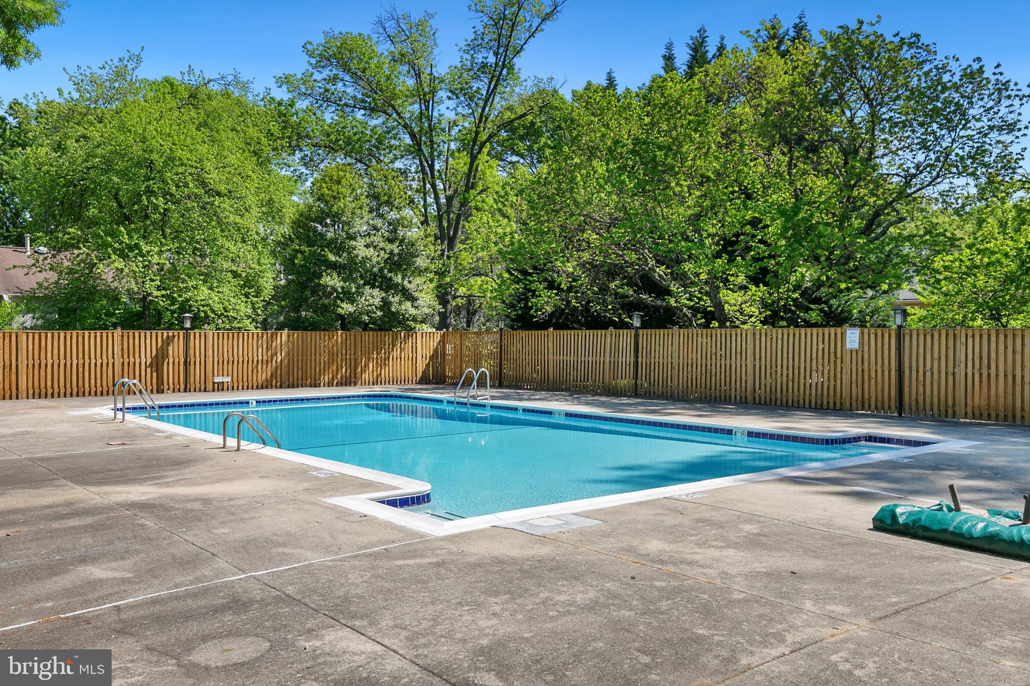 POOKS HILL - Residential