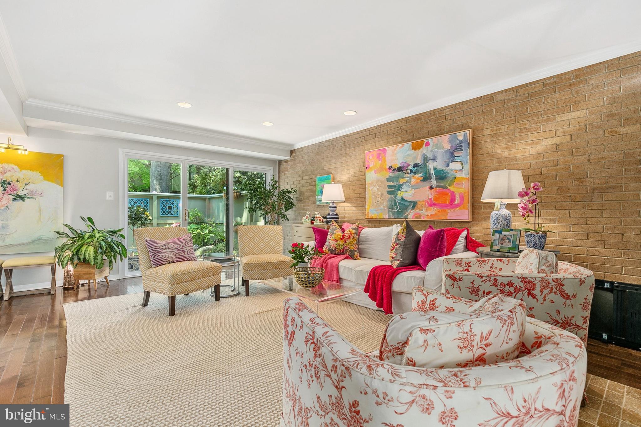 POOKS HILL - Residential