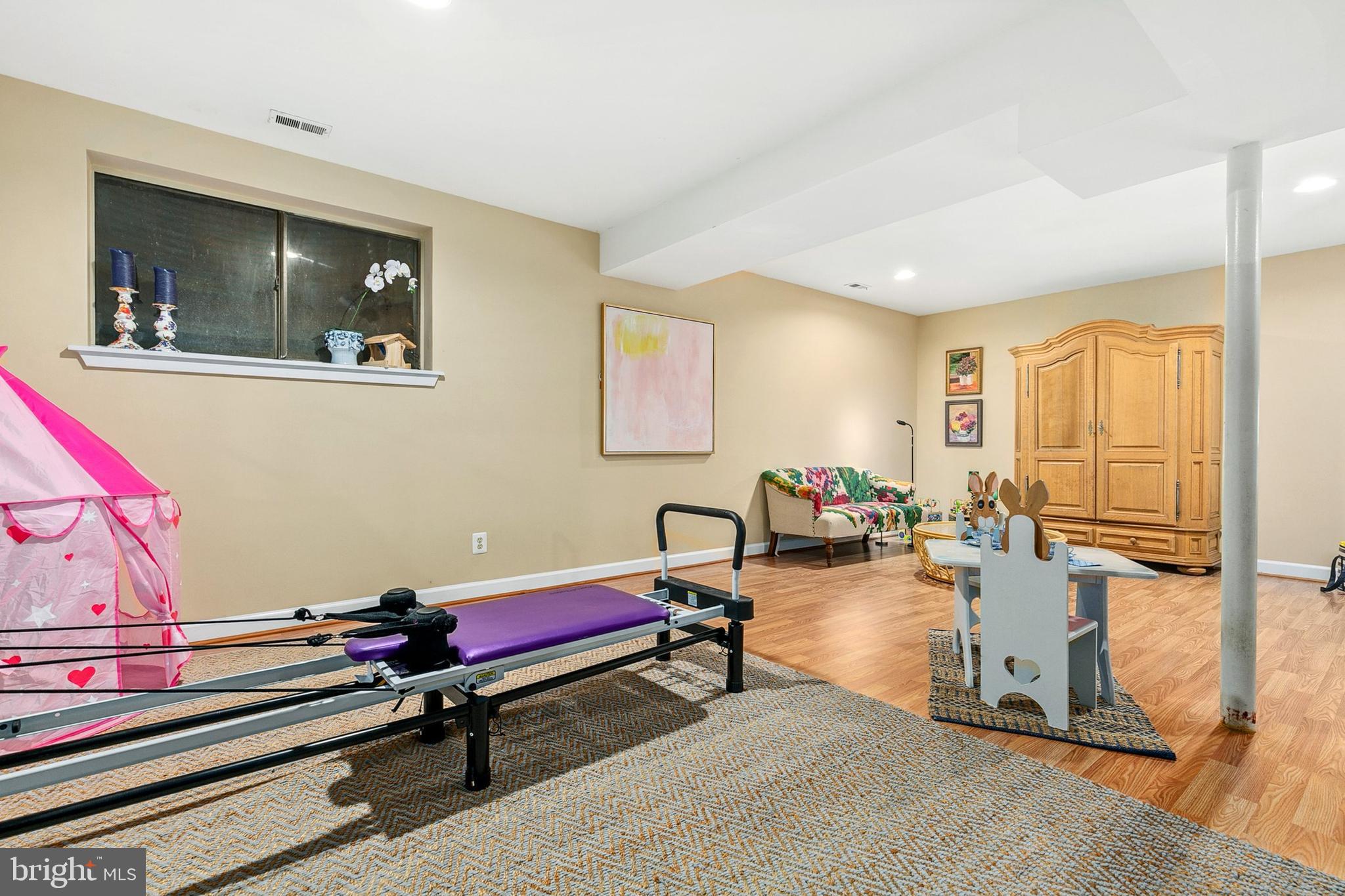 POOKS HILL - Residential