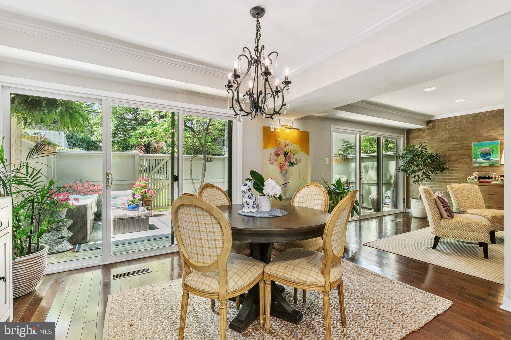 POOKS HILL - Residential