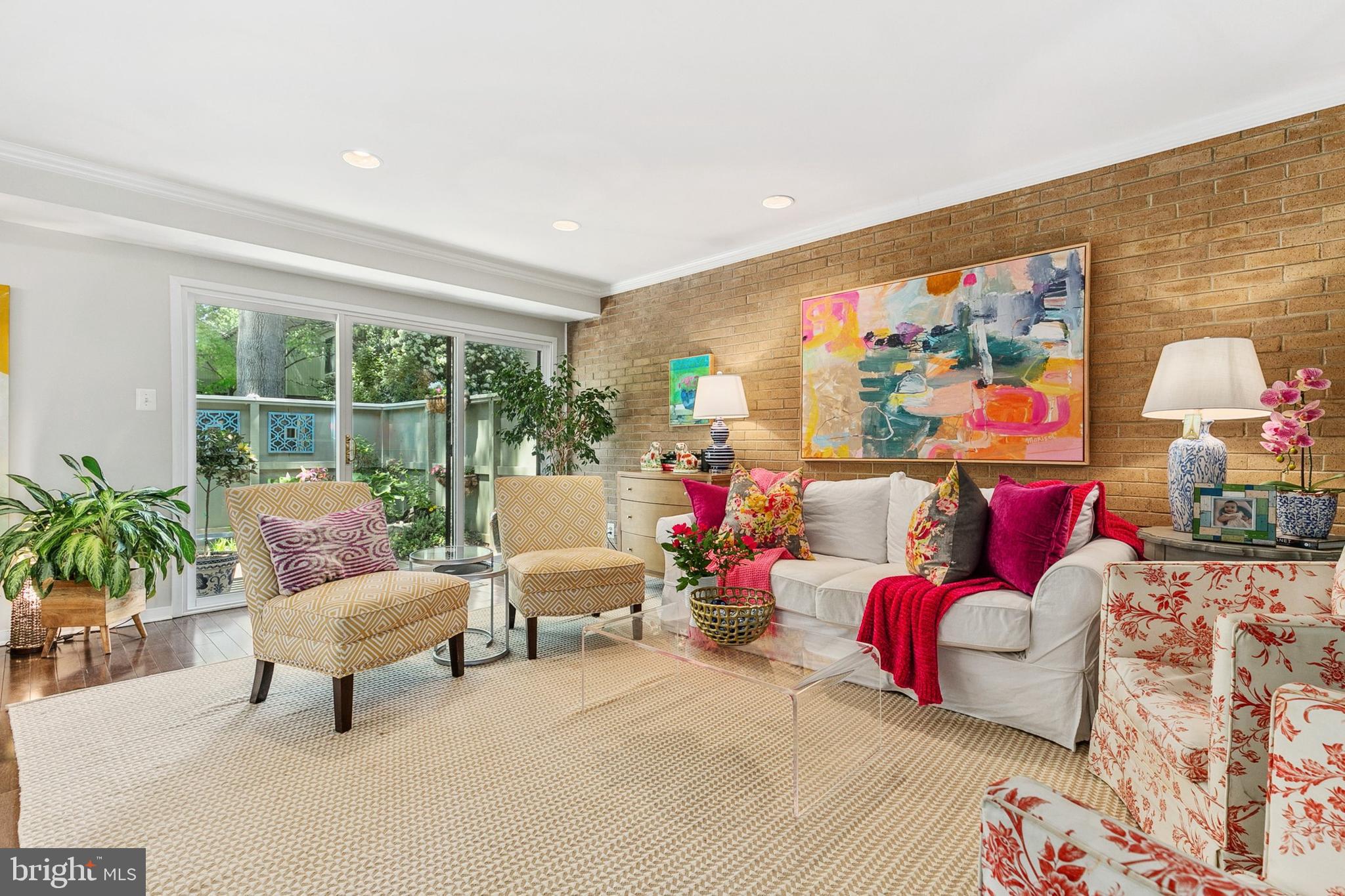 POOKS HILL - Residential