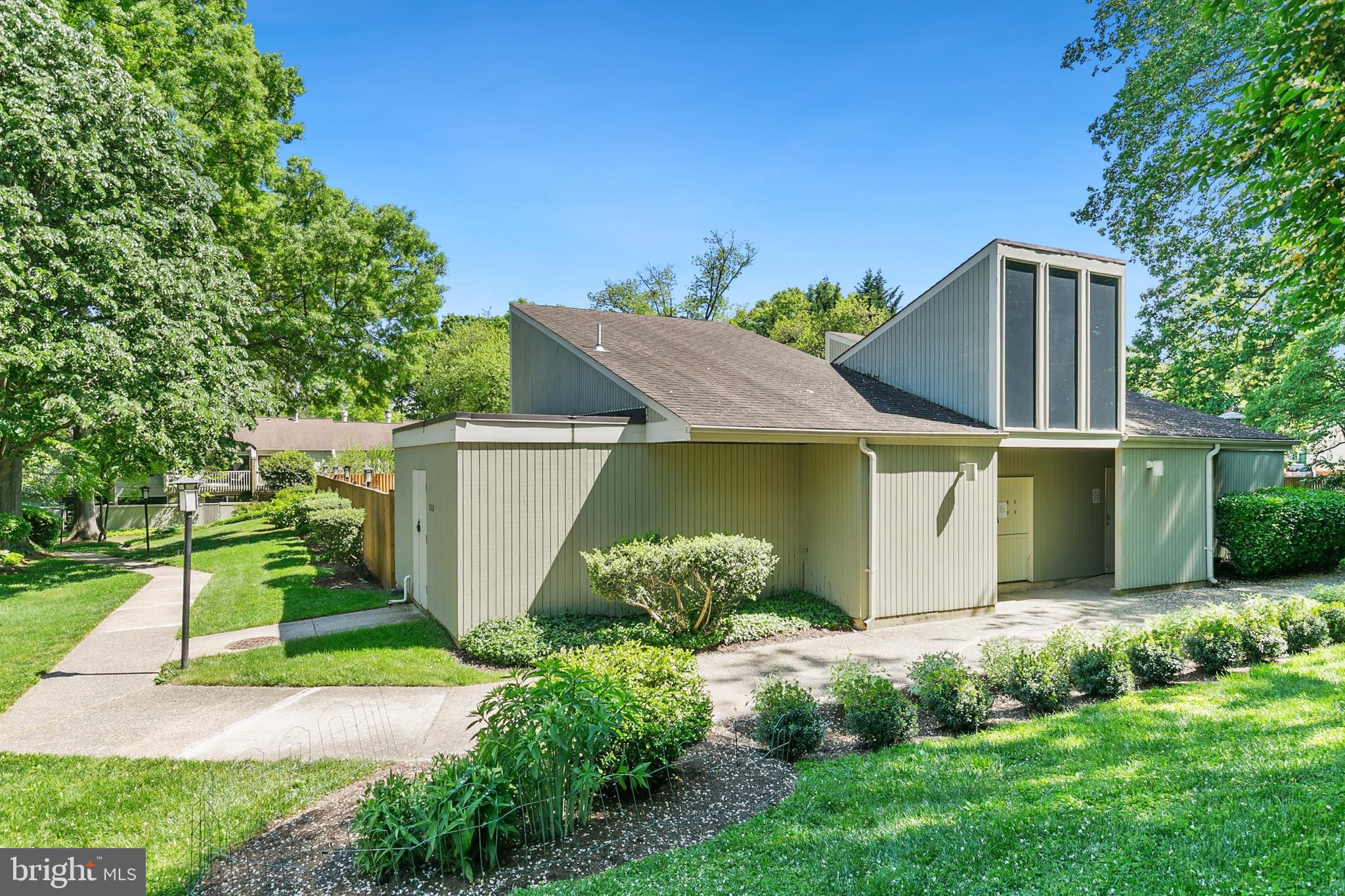 POOKS HILL - Residential