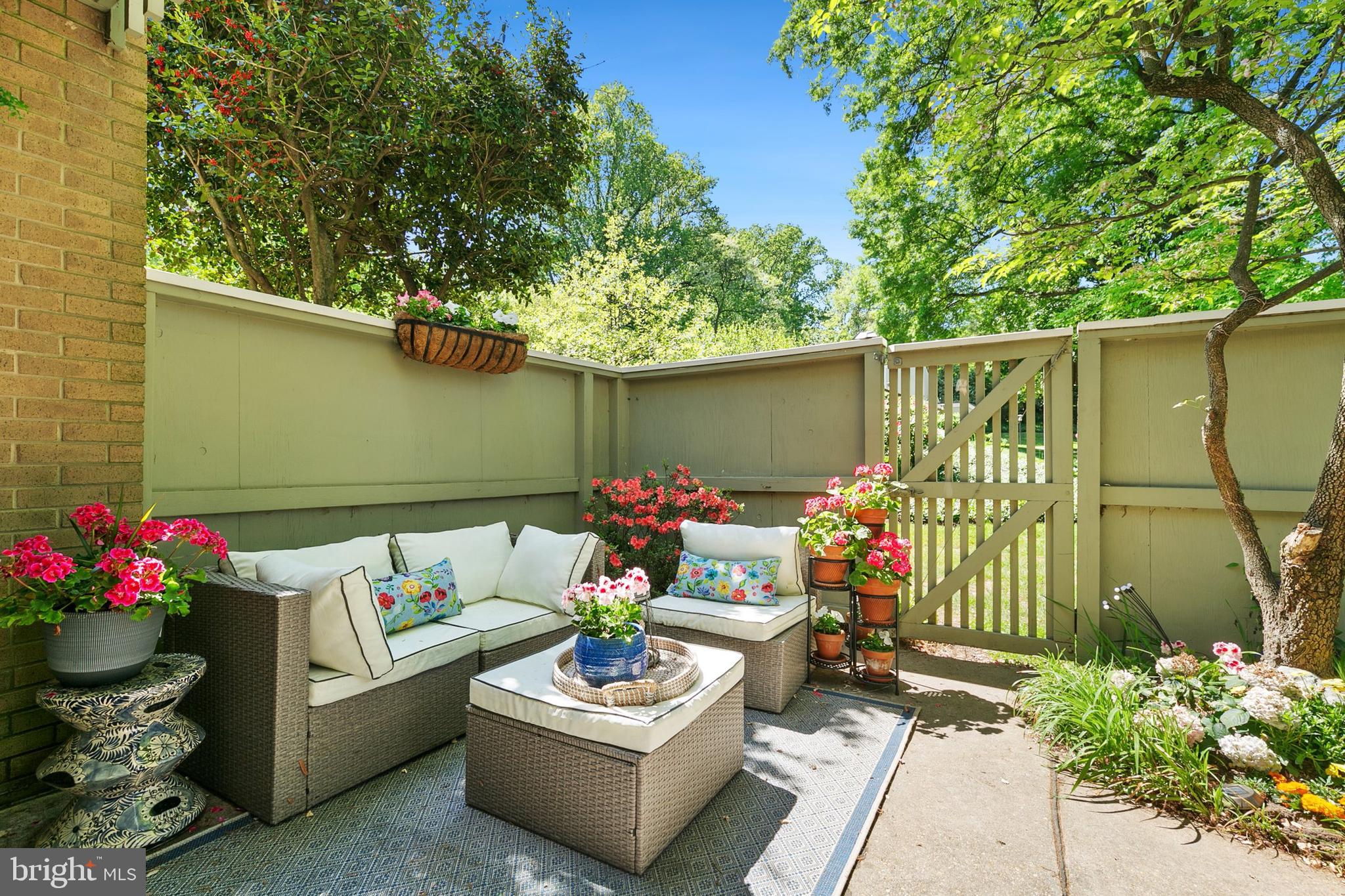 POOKS HILL - Residential